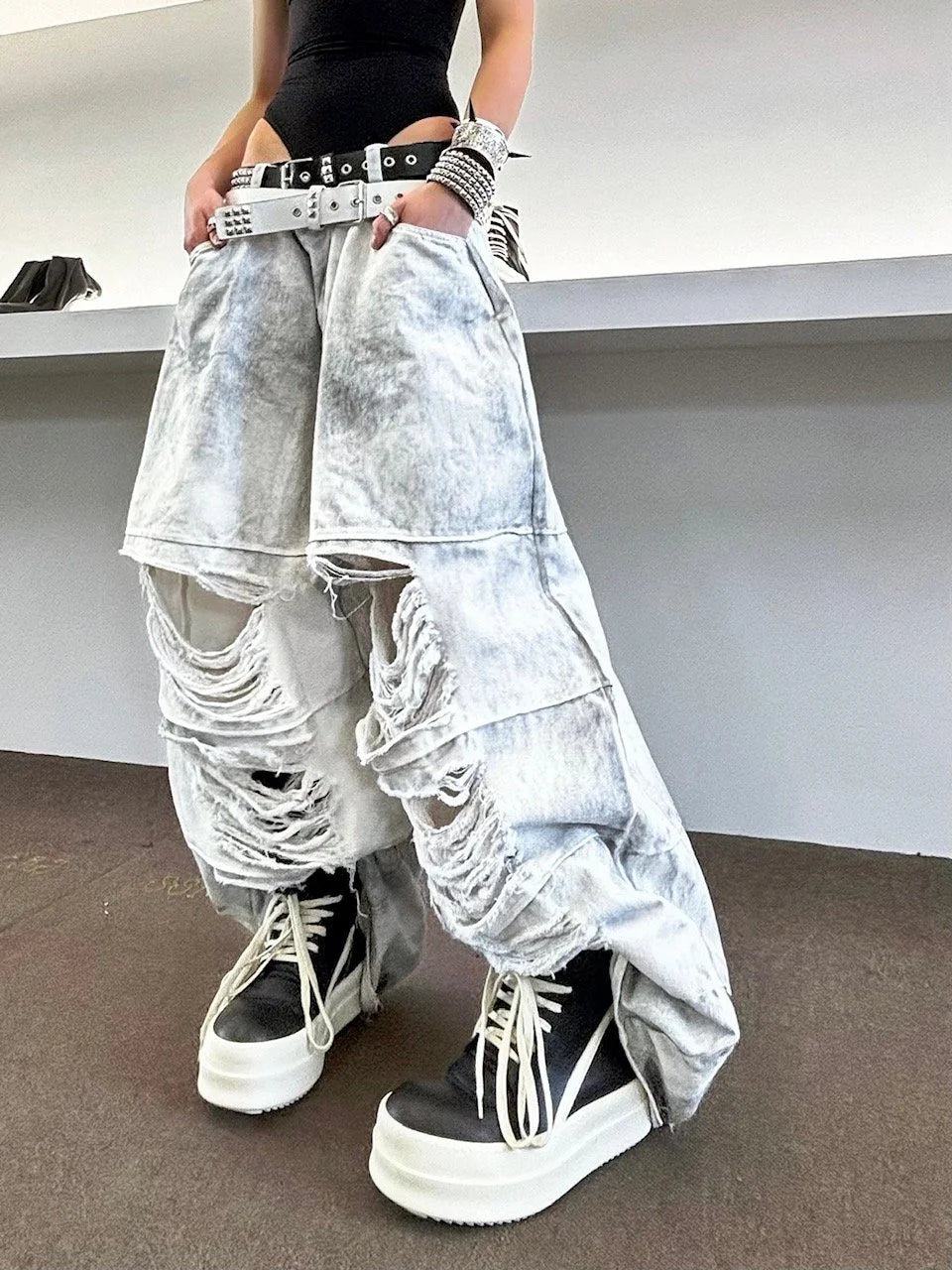 DESTROYED MUD DENIM